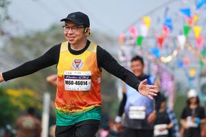 BIB: 42195, 46014
                            <button type="button" onclick="openModal(9912172)" class="btn btn-primary btn-sm float-right btn-popup" data-toggle="modal" data-target=".modal-high-quality">
                        <i class="fas fa-shopping-cart"></i> Add to Cart
                    </button>
                                            <button type="button" onclick="isThisMe(9912172, true)" class="btn btn-success btn-sm float-right btn-popup btn-isme hidden" data-toggle="tooltip" data-placement="bottom" title="นี่คือรูปของคุณใช่ไหม คลิกที่นี่เพื่อเอาเข้าอัลบั้ม">
                        <i class="fas fa-plus"></i> Add to album
                    </button>
                    <button type="button" onclick="isThisMe(9912172, false)" class="btn btn-warning btn-sm float-right btn-popup btn-isnotme hidden">
                        <i class="fas fa-ban"></i> Remove from album
                    </button>